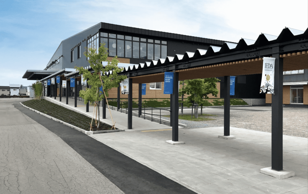 ショールームで実際に触れてみる