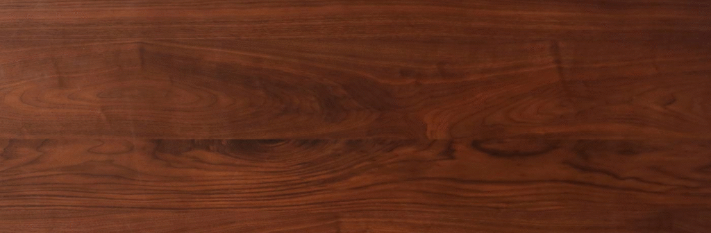 「ウォールナット」無垢材と「オーク」無垢材の違いは？