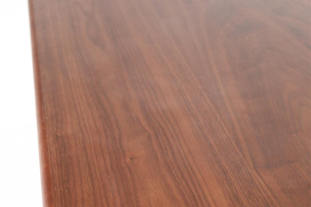 ウォールナット材ダイニングテーブルの天板の無垢材と突板の違い