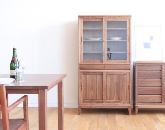 ウォールナット製キャビネットの魅力とリビング収納をおしゃれに整えるコツ