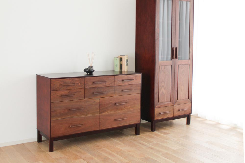 民芸の伝統とモダンが融合した大人の収納