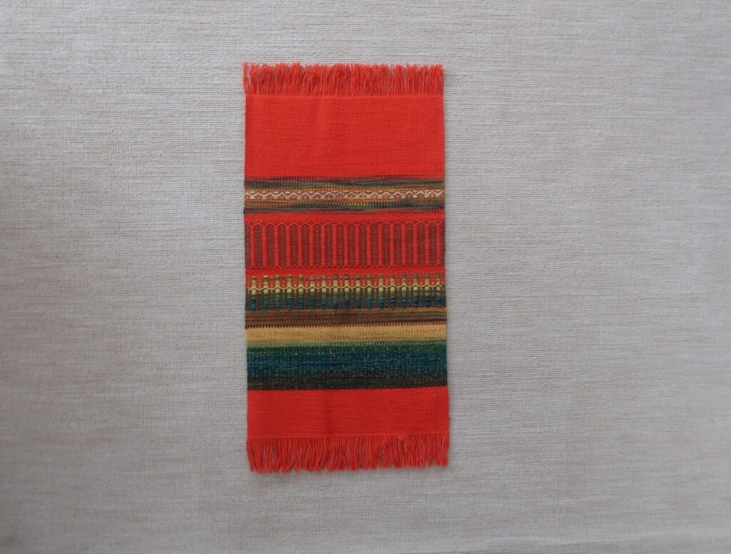 北国の四季を糸で紡ぐ美しい染織物である優佳良織